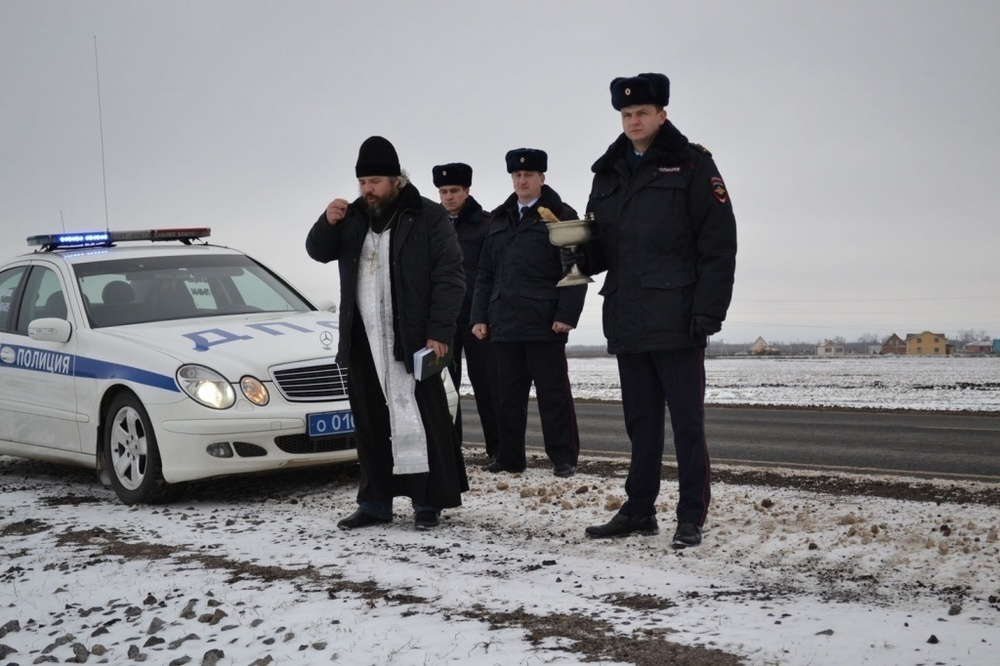 В борьбе с авариями на дорогах сотрудники Госавтоинспекции прибегли к помощи высших сил
