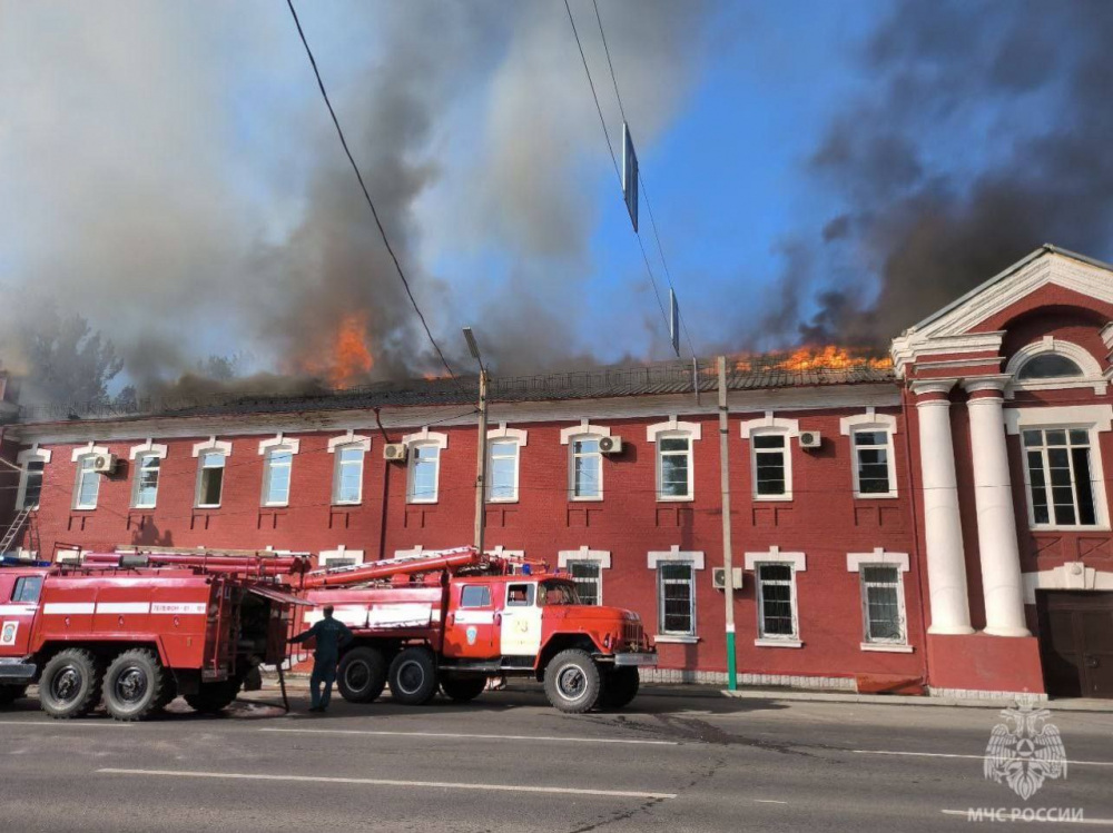 В Мичуринске горел городской суд в старинных «Красных казармах»