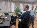 Завод «ЗАВКОМ» почистил ауру от силовиков, позвав батюшку