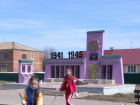 Сиренево-розовый памятник погибшим воинам в Инжавинском районе станет прежним