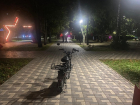Подросток на электровелосипеде сбил сверстника на тротуаре в Тамбове