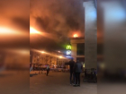 Ночью в Тамбове в ТРЦ «Рио» загорелось кафе на крыше