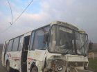 В Тамбовской области пассажирский автобус врезался в трактор