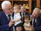 Депутаты областной думы в День защиты детей посетили Дом ребенка 
