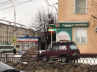 Туристы атакуют. Тамбовчане высказали предположение, зачем на Комсомольской площади в дождь установили туристическую палатку 