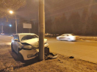 В центре Тамбова иномарка врезалась в столб