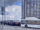 В Тамбове из-за давки школьников на остановке двое подростков попали под автобус