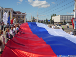 84-метровый триколор, оркестр и торжество: в Тамбове отметили День Государственного флага 