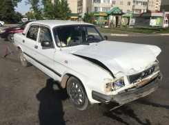 В центре Тамбова столкнулись «Волга» и «Лада Гранта»: есть пострадавшие