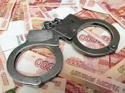 Полицейский поставлял адвокату клиентов и брал через него взятки в Тамбове