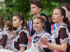 Последний звонок, как шаг в большую жизнь. Известные люди города вспоминают заключительную ступеньку школьной жизни