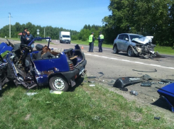 Женщина за рулём «TOYOTA RAV4» разнесла «Оку» «в щепки». Водитель погиб