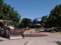 Сквер Рыбакова в центре Тамбова активно благоустраивают, но к сроку сдачи могут опоздать