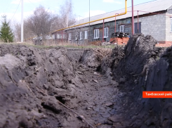 Жители села Селезни под Тамбовом 10 лет не могут добиться нормальной дороги к дому