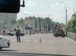 В Тамбове бульдозер снёс столб на Мичуринской