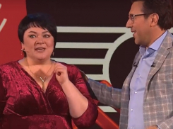 Певица из Мичуринска подарила Андрею Малахову корзину знаменитых яблок