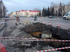 При восстановлении дорожного полотна на Гастелло использовался строительный мусор