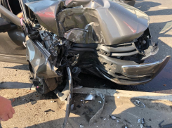 В центре Тамбова «Лада» столкнулась с «Маздой» и врезалась в столб: погибла женщина 