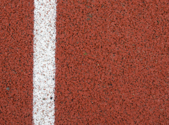 В Кирсанове пенсионер украл резиновое покрытие беговых дорожек городского стадиона