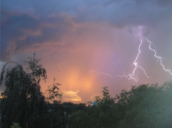 МЧС снова предупреждает о грозе и сильном ветре в регионе