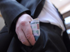 Сотрудник регионального отделения УМВД хотел «прикрыть дело» за 5 миллионов рублей