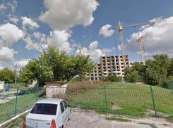 В Тамбове с 4 этажа долгостроя на Киквидзе упал ребёнок