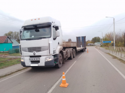 В Петровском округе пьяный старик-велосипедист не заметил грузовик и попал под колёса
