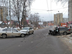 В аварии с тремя авто на Пролетарской пострадала восьмилетняя девочка и четверо взрослых 
