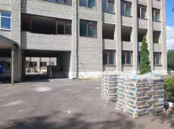 Власти расторгли контракт по капремонту школы в Тамбовском округе