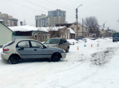 Женщины рулят! Две дамы не разъехались в узком месте на Комсомольской в Тамбове 