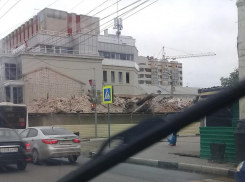 Дом снесен тайно, под покровом ночи. А главное - незаконно!