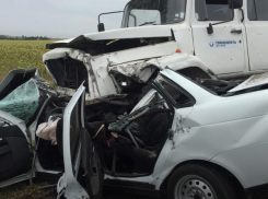 Двухмесячный ребёнок и его мать не пережили аварии с грузовиком