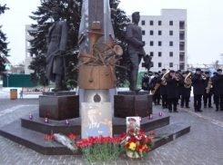 В Тамбове прошел траурный митинг в память о погибших в авиакатастрофе под Сочи