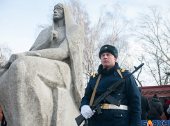 Венки, цветы и торжественный марш:  на Воздвиженском кладбище в Тамбове прошел митинг 