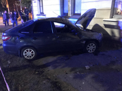 На улице Гастелло в Тамбове «Лада Гранта» сбила двух подростков на тротуаре