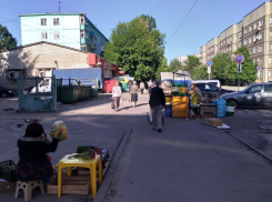 «Закрыли говорите? Нет, не слышал». Торговля на Куйбышева продолжается 