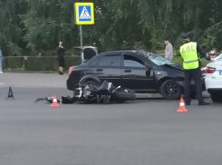 В центре Тамбова столкнулись мотоцикл и “Шевроле”