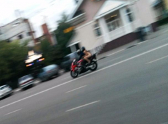 Нагая девушка на мотоцикле проехалась по центральным улицам Тамбова