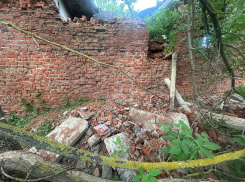 Подростки из Мичуринского округа чуть не погибли обрушив на себя бетонную перемычку