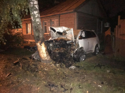 В Тамбове «BMW X5» врезался в частный дом
