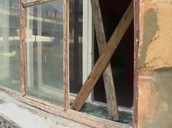 Новые “соседи”, облюбовавшие заброшенный магазин, лишили покоя жителей жилого дома 