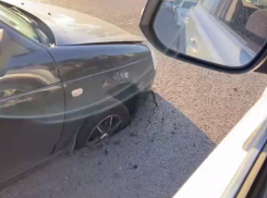 «Приора» ушла под асфальт в центре Тамбова 