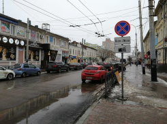 «У рынка стояла…» Каретам и машинам парковаться на Носовской отныне запрещено 