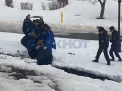 В Тамбове на склоне Набережной у ТЦ «РИО» подросток провалился под землю