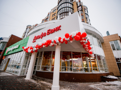 В Тамбове открыли phygital-офис банка – зачем там кракен, биометрия и библиотека