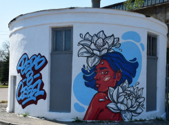 На улицах Тамбова появились граффити в цветах российского флага