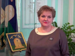 Перестановка слагаемых: руководитель комитета образования Тамбова стал директором школы, а директор школы – руководителем комитета