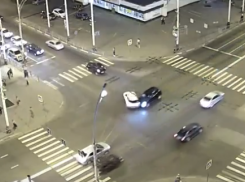 Новая авария на старом месте: видео ДТП на Чичканова появилось в сети