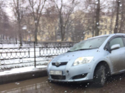 На тамбовских улицах машины продолжают проваливаться сквозь асфальт 