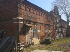 В Мичуринске власти никак не могут продать исторический каретный сарай и конюшню